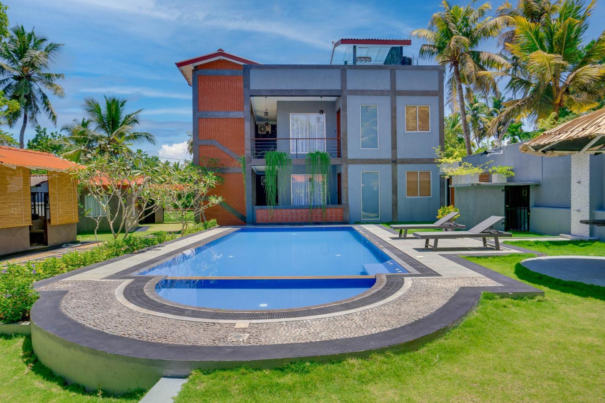 Hasthri Boutique Red Chalet In Ahangama With Pool Near Beach Dış mekan fotoğraf