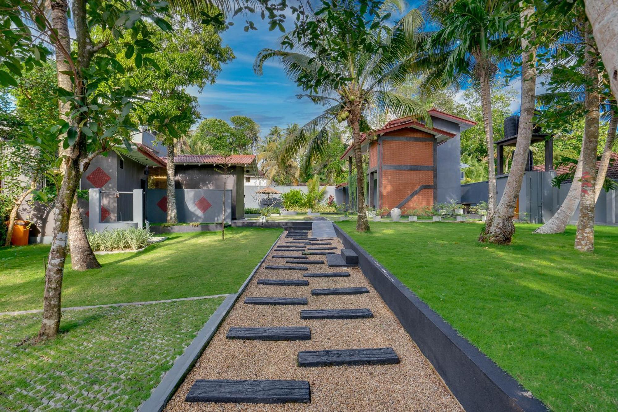 Hasthri Boutique Red Chalet In Ahangama With Pool Near Beach Dış mekan fotoğraf